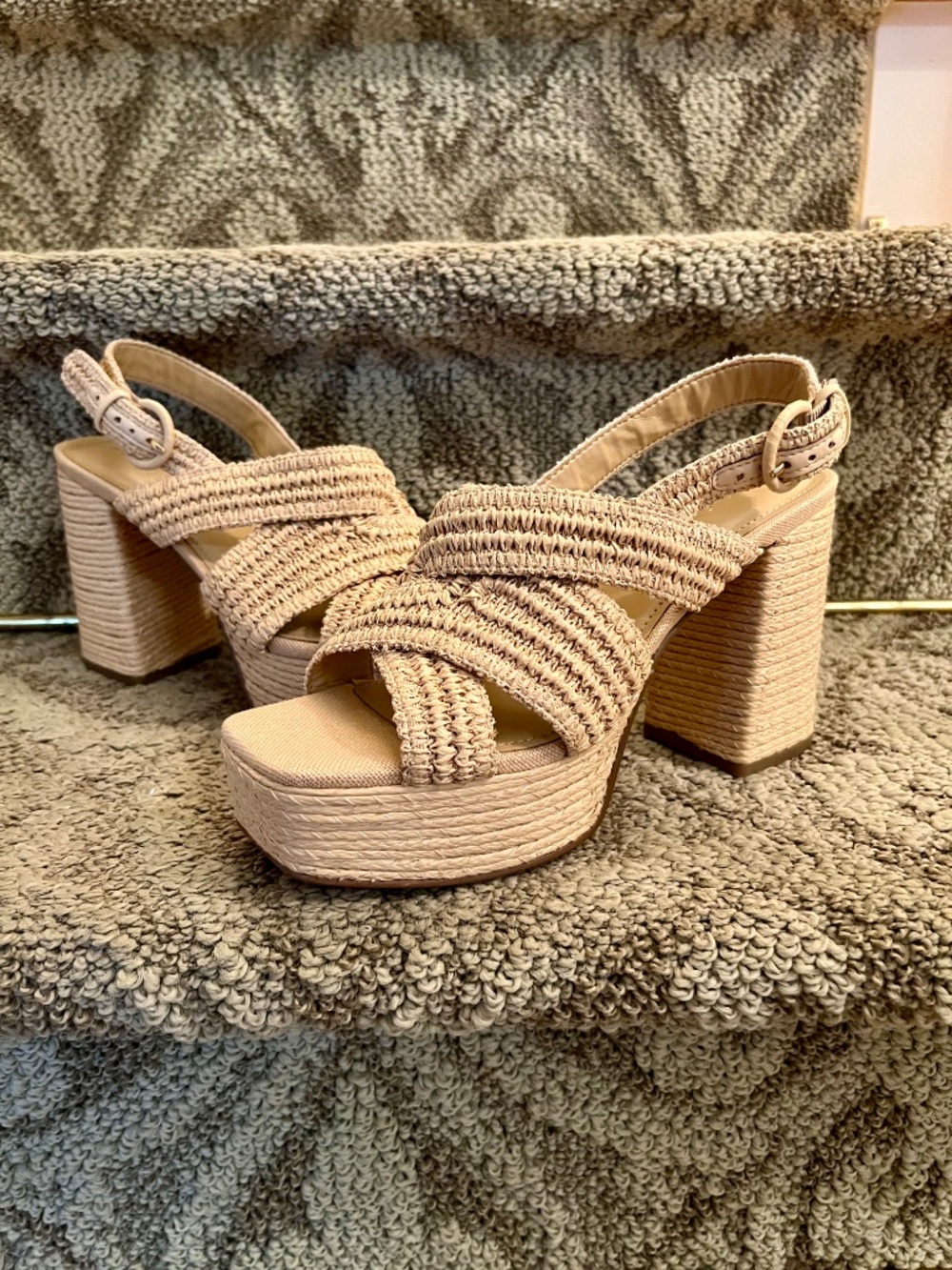 EUC Marc Fisher LTD Caddy Platform Natural Raffia Sandals Size 8.5 - Picture 4 of 9